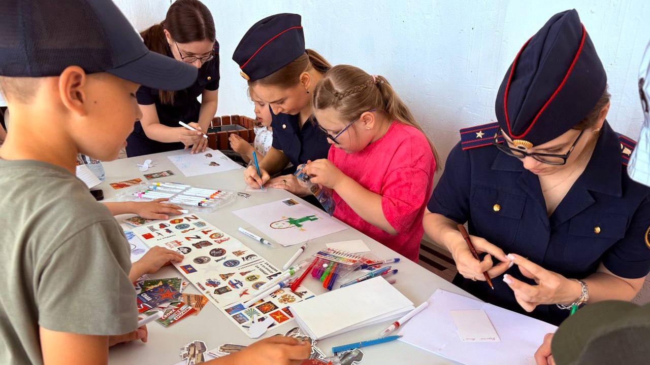 В Саранске дети и Женсовет Следкома написали письма бойцам СВО В Саранске дети и Женсовет Следкома написали письма бойцам СВО
