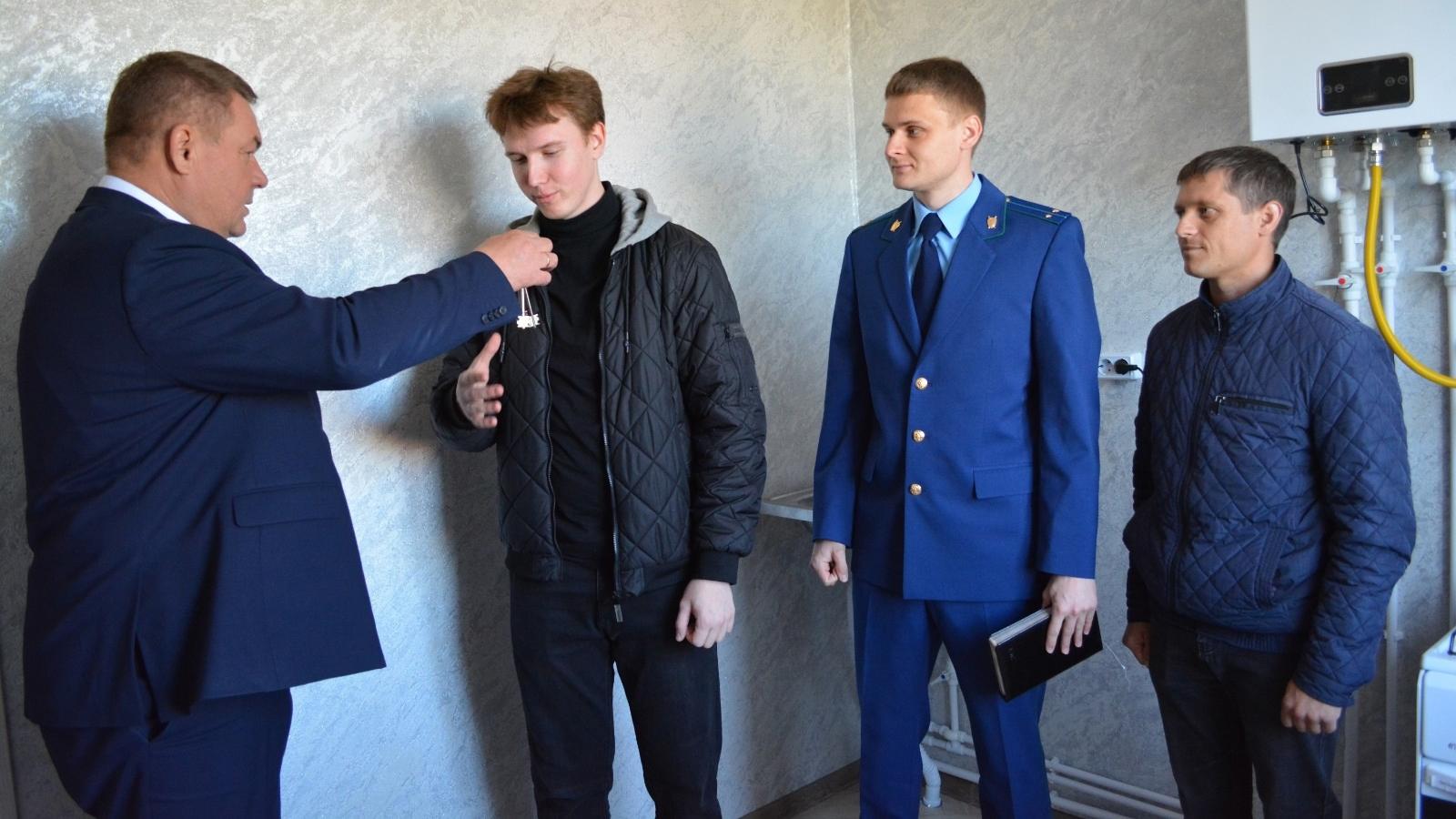Новая жизнь для детей-сирот: в Дубёнках вручили ключи от домов Новая жизнь для детей-сирот: в Дубёнках вручили ключи от домов