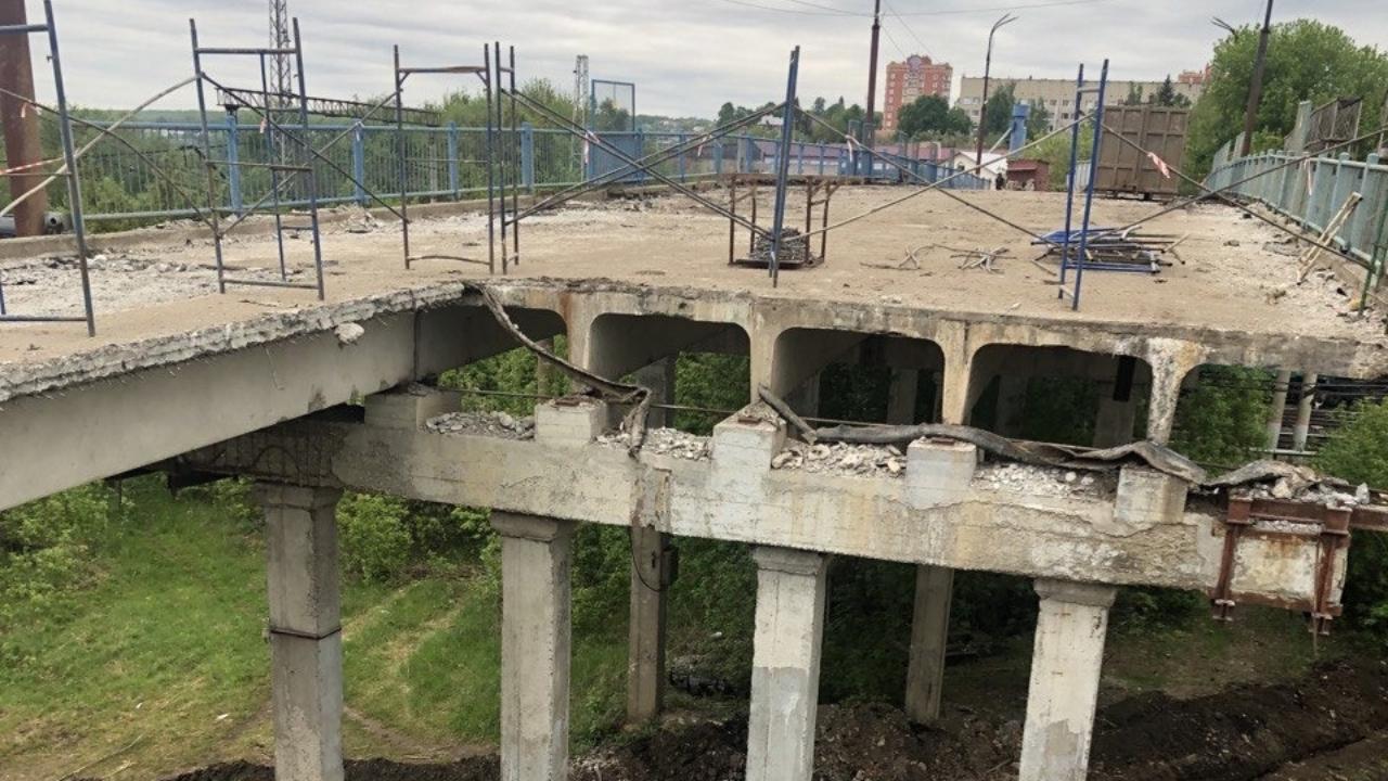 В Рузаевке строят временный мост для доступа техники на путепровод В Рузаевке строят временный мост для доступа техники на путепровод