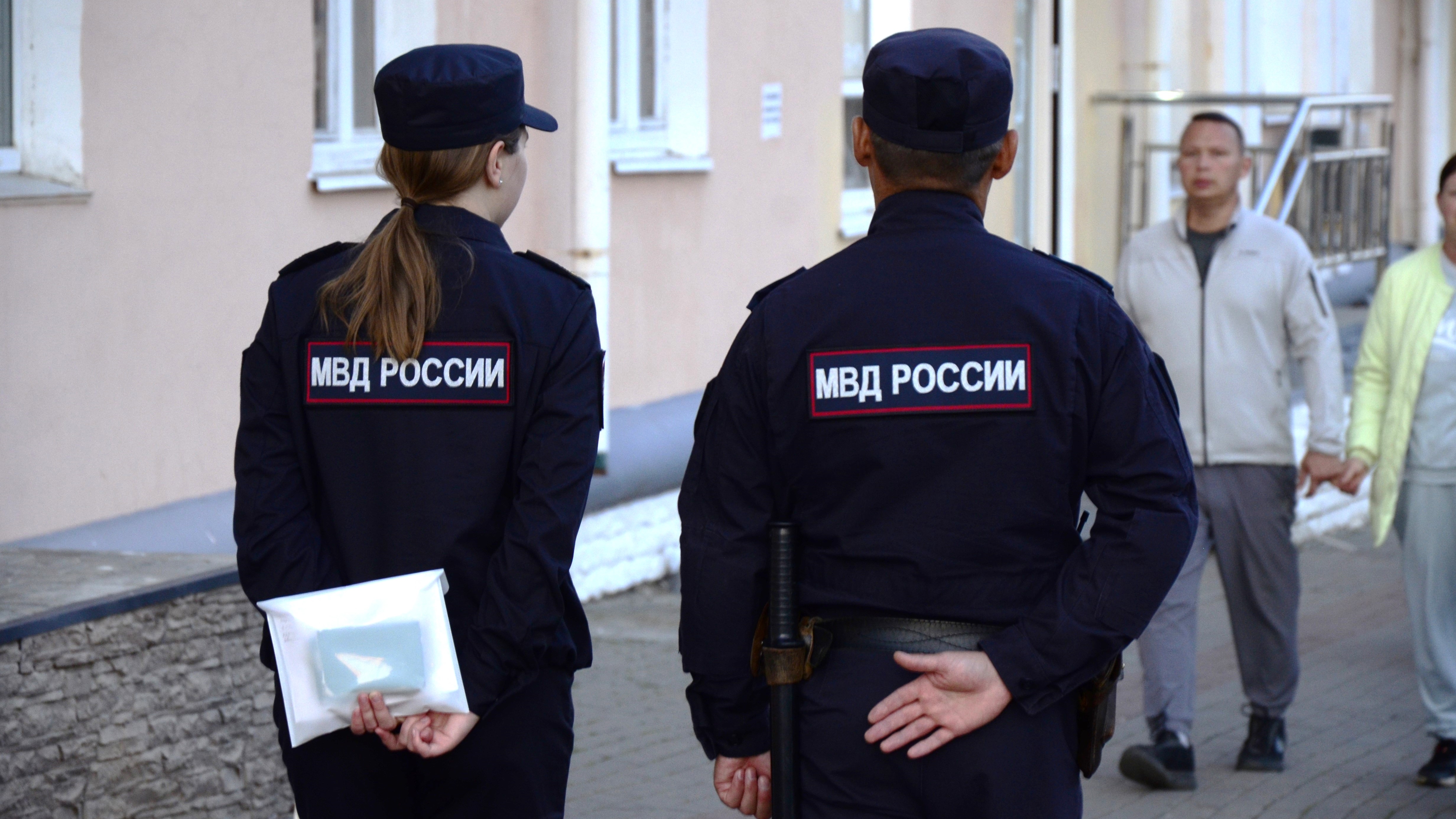 В Мордовии один подросток пил спиртное, а другой рассекал на мотобайке