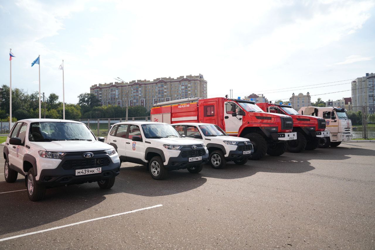 В Мордовии пожарные части получили новые автомашины В Мордовии пожарные части получили новые автомашины