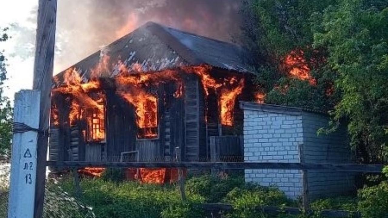 В Шаверках сгорел нежилой дом