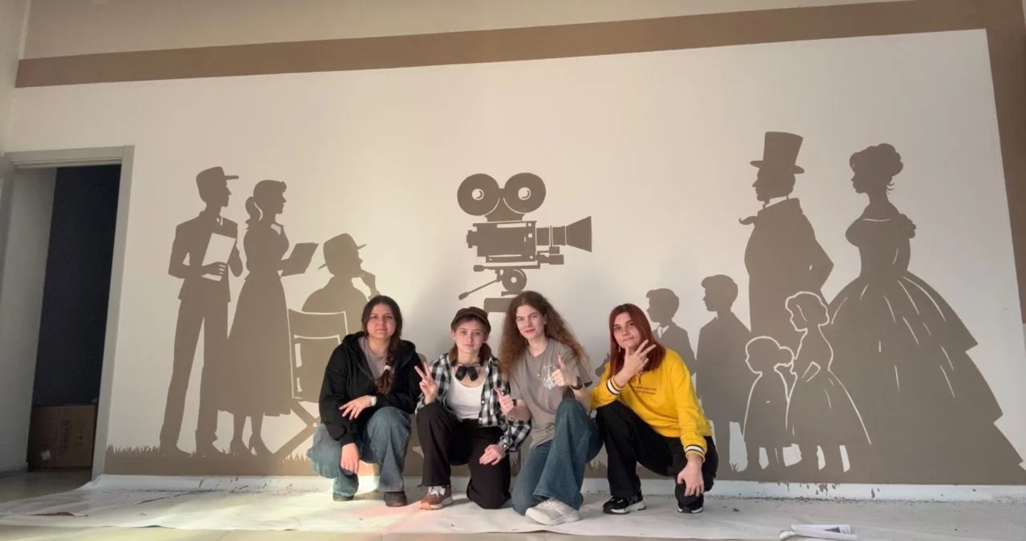 Будущие художники в Саранске расписали Дом артиста 