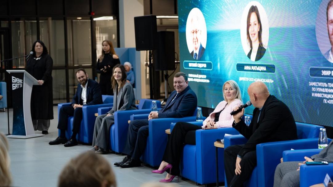 От клубничной деревни до AI‑агентства: 20 проектов второго сезона Бизнес Баттла