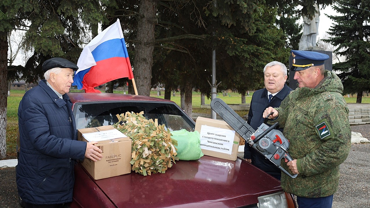 Из Мордовии в зону СВО отправили три автомобиля