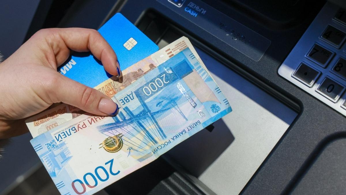 Россияне сохранили тренд на накопления в июле
