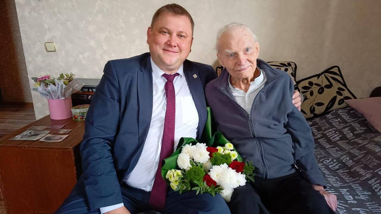 Мэр Саранска поздравил долгожителя Валентина Самошкина с 103-летием 