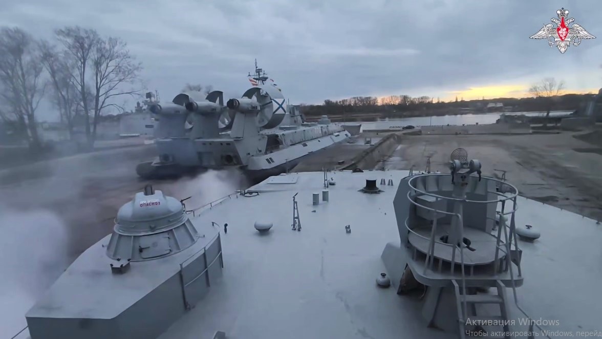 Десантный корабль «Мордовия» провел учебные стрельбы