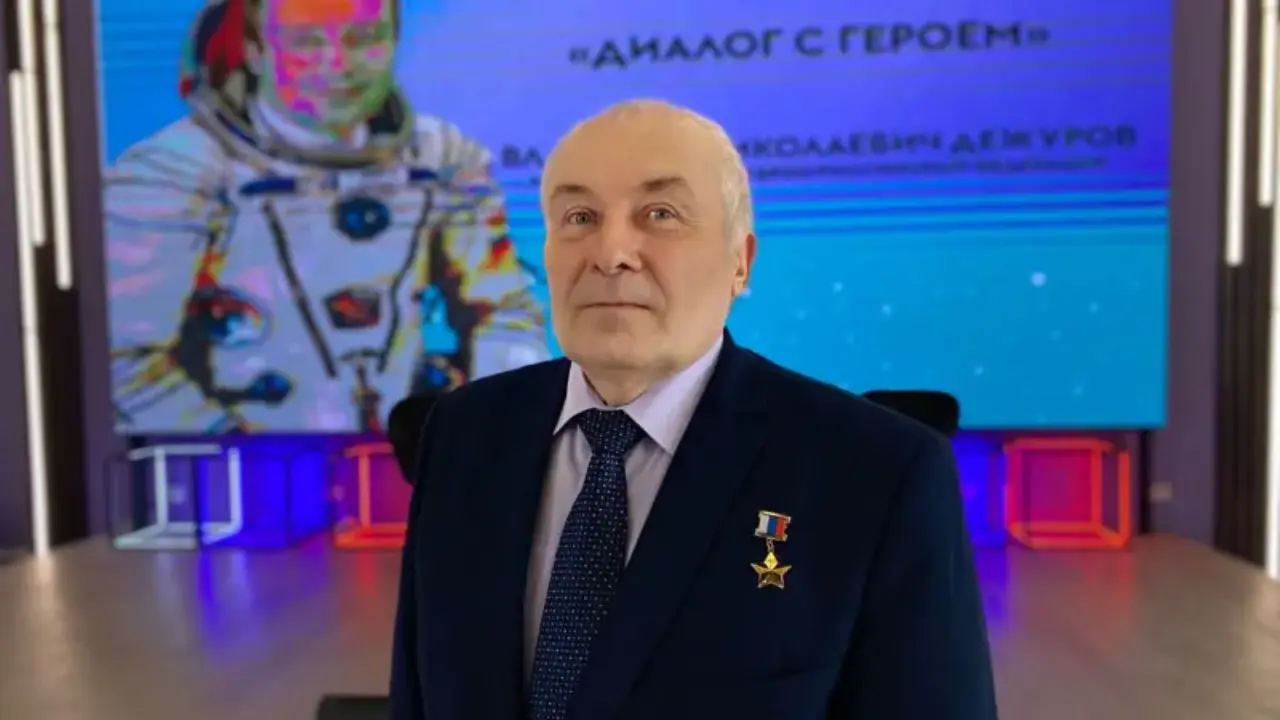 Летчик-космонавт Владимир Дежуров встретился со школьниками Мордовии