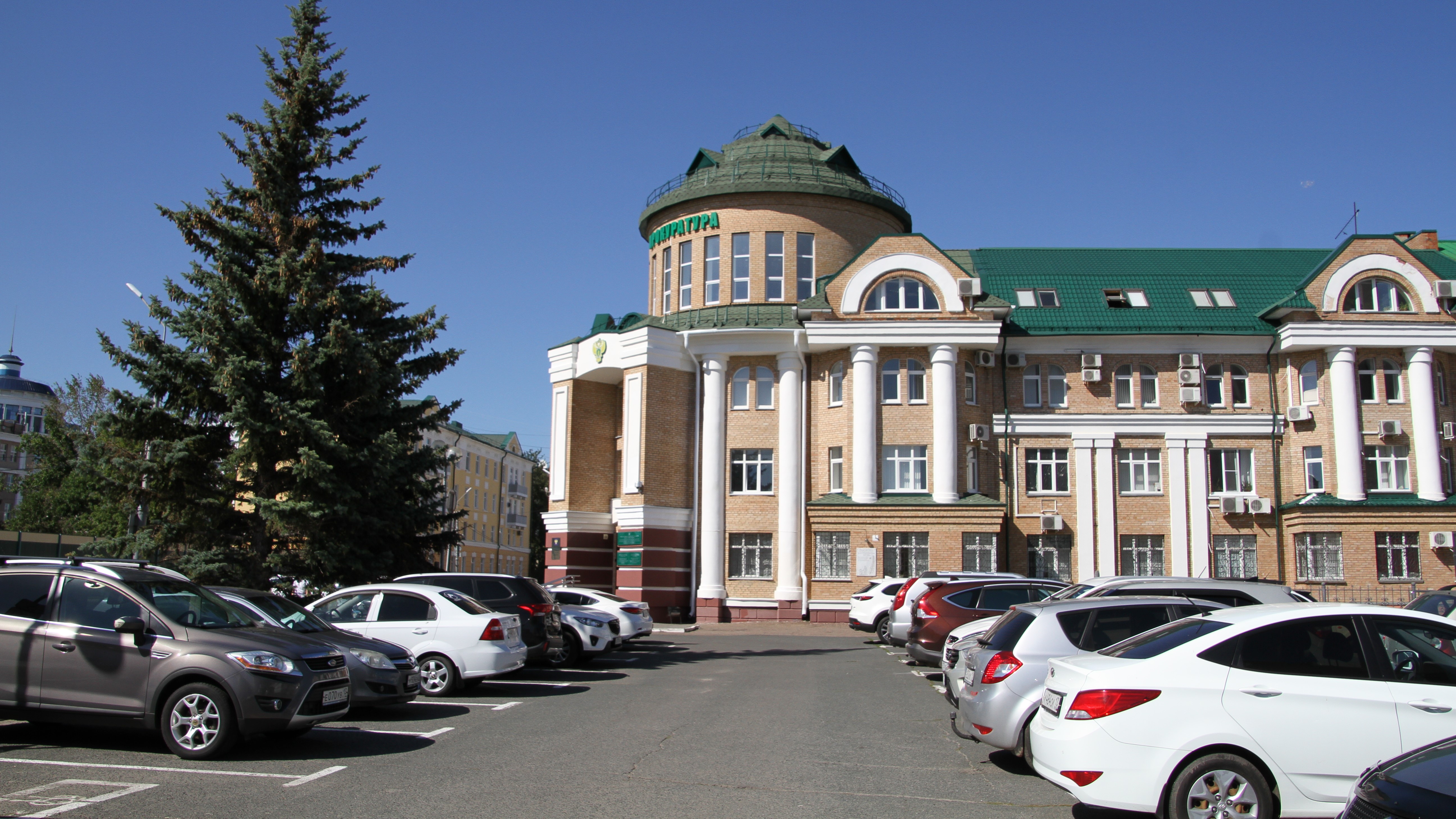 В Мордовии два слесаря почти год воровали провода из больницы