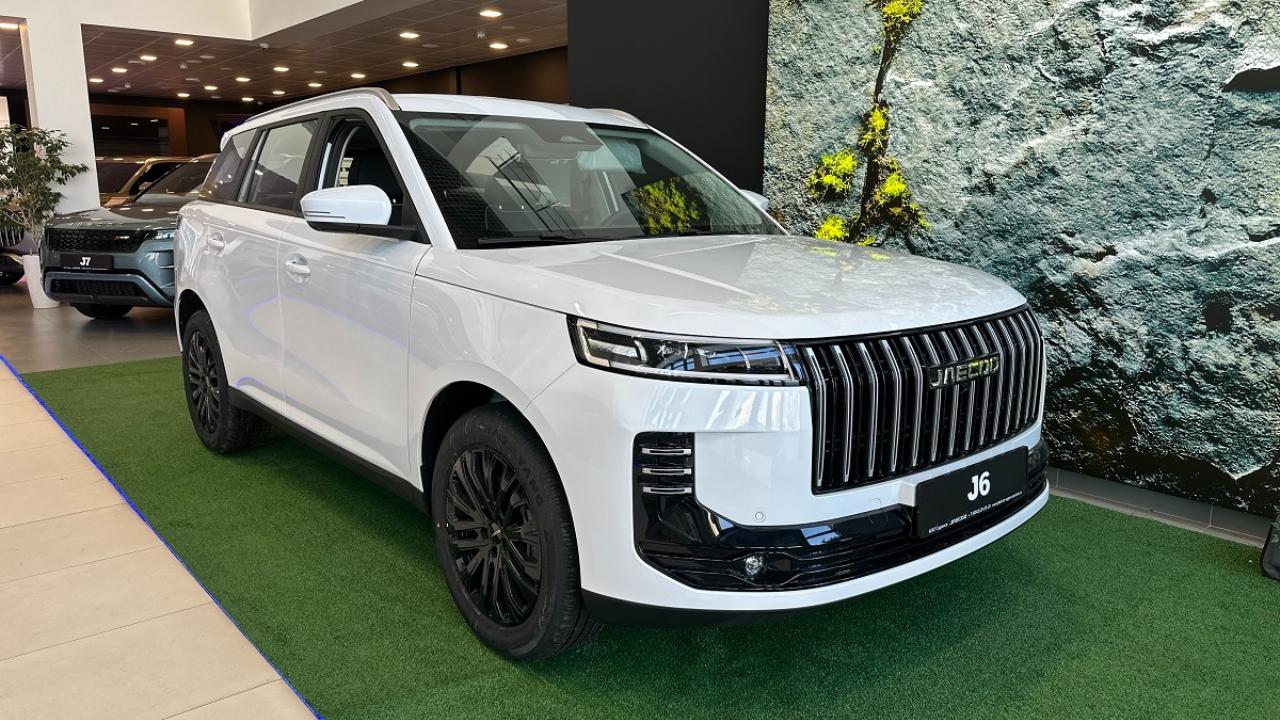 Новый JAECOO J6: премиальный кроссовер для практичных автовладельцев