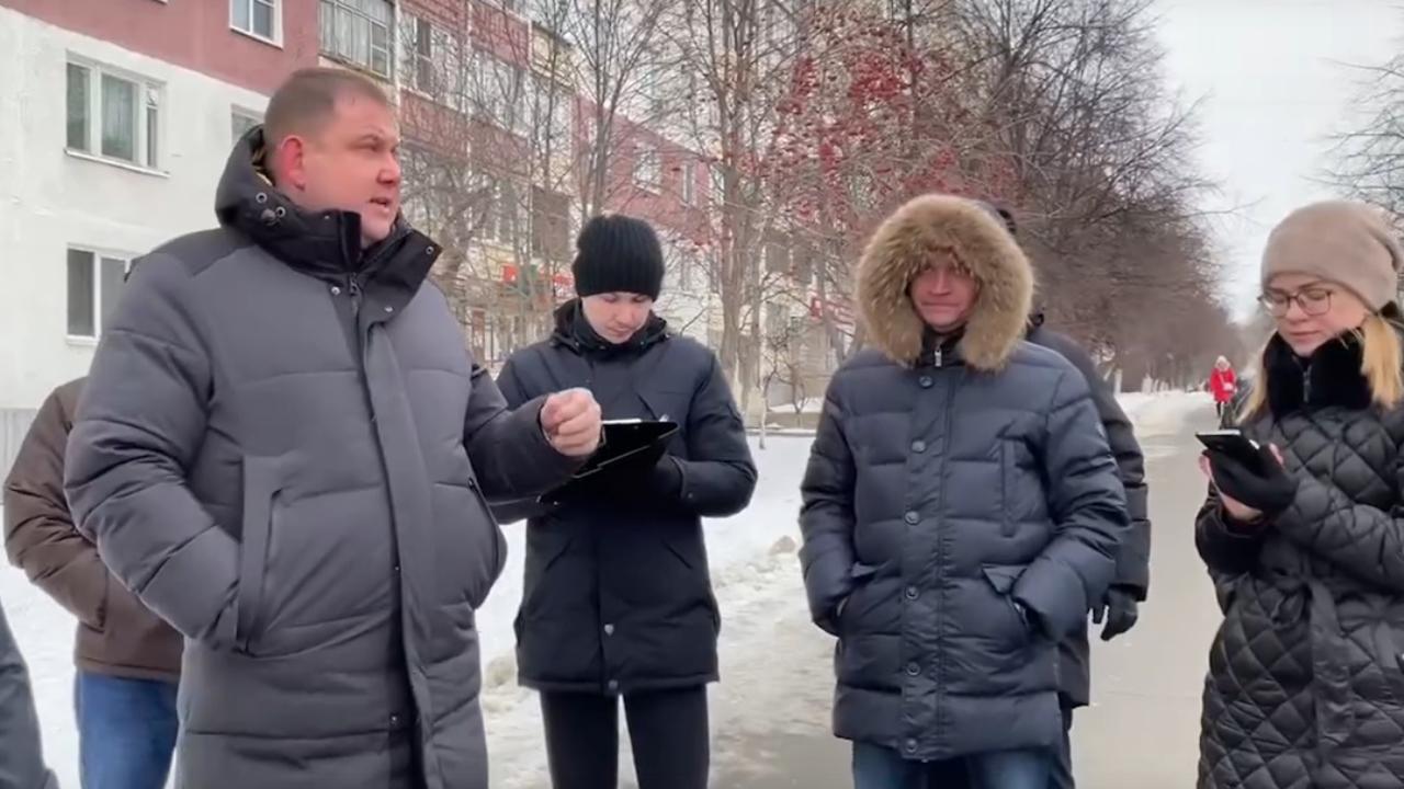 Владимир Быков провел очередной обход территорий по проспекту 70 лет Октября и улице Т. Бибиной в Саранске Владимир Быков провел очередной обход территорий по проспекту 70 лет Октября и улице Т. Бибиной в Саранске