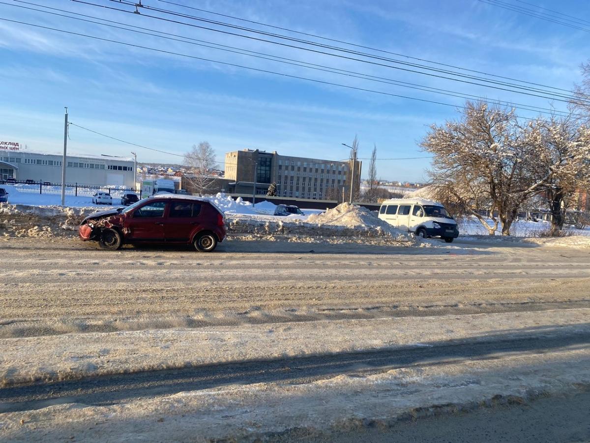 В Саранске «Мазду» выбросило на «встречку» на скользкой дороге: пострадала  водитель | РИА «Инфо РМ»