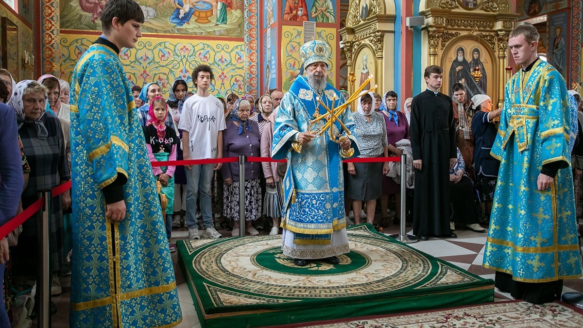 В Саранске прошел крестный ход к источнику Казанской иконы Божией Матери