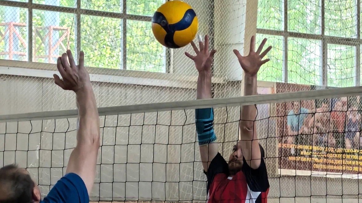 Ветераны волейбола сразились в Краснослободске