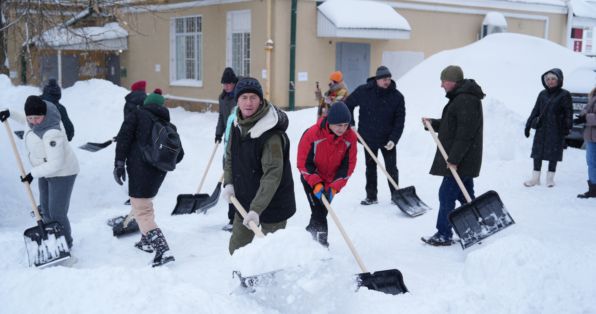 Высокопоставленные чиновники в Мордовии взялись за лопаты 