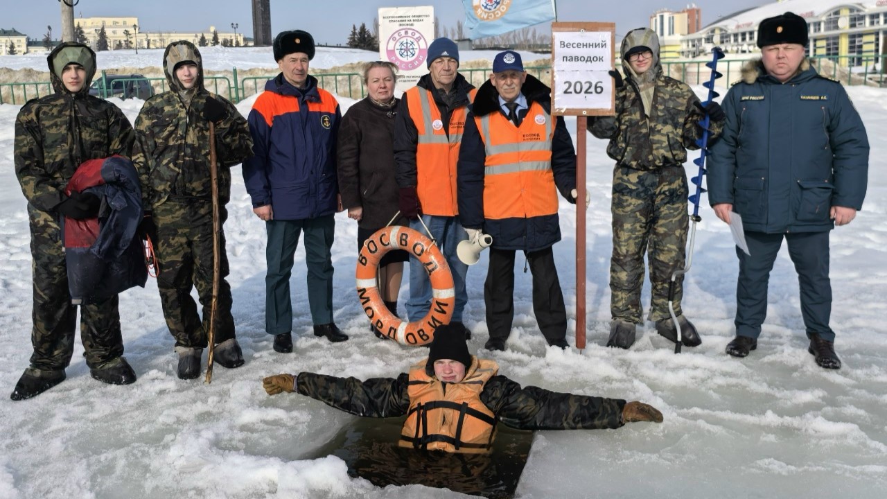 В Саранске прошли учения по спасанию из полыньи