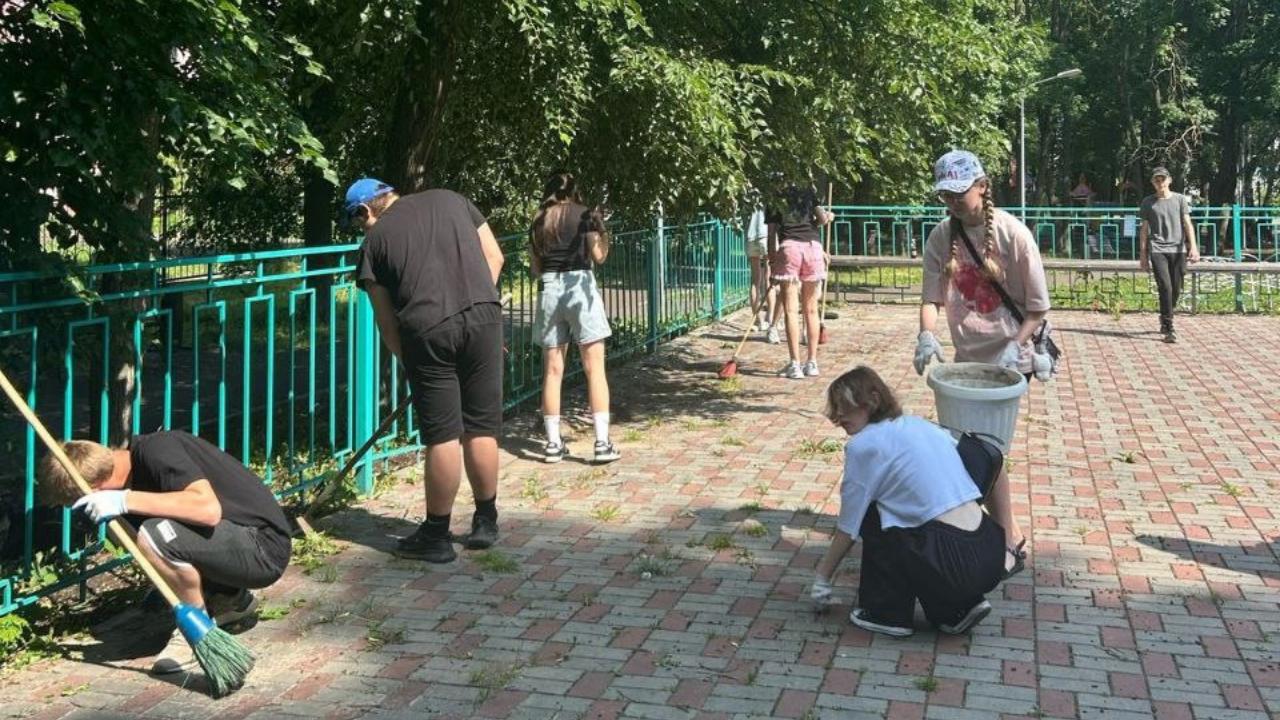 Ребята из лагеря «Ударник» делают родной Инсар чище Ребята из лагеря «Ударник» делают родной Инсар чище