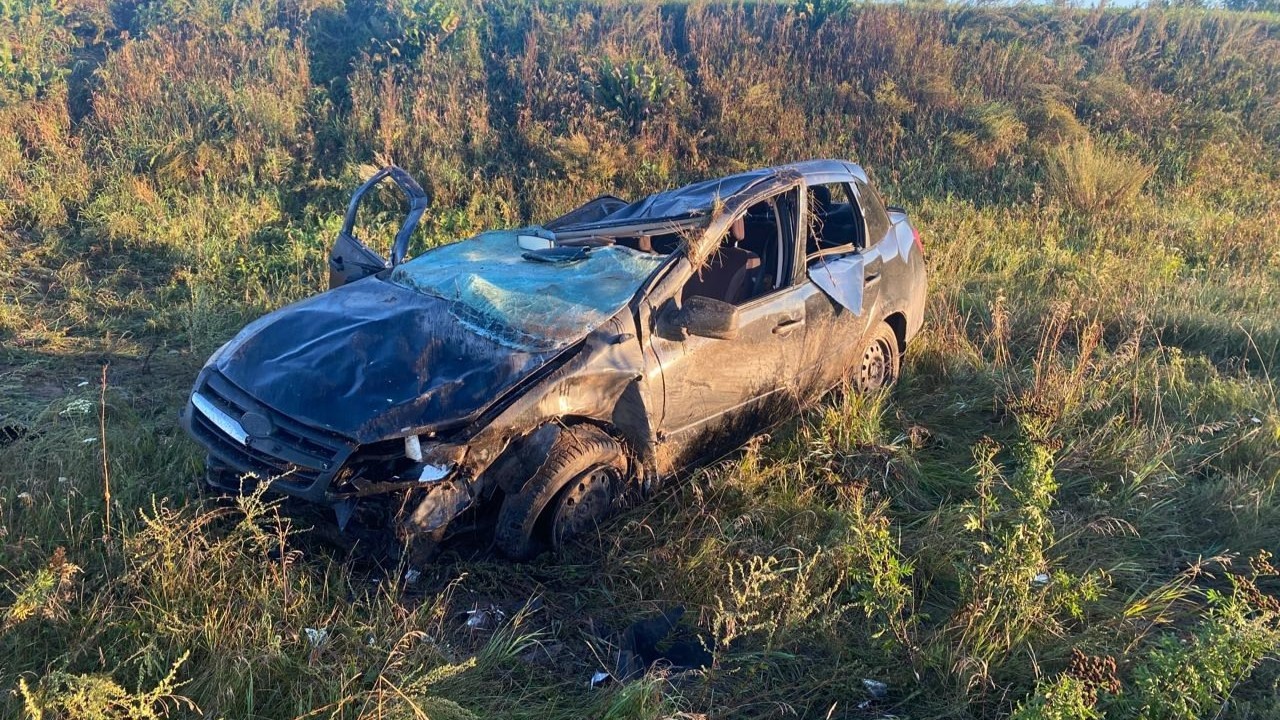 В Мордовии «Гранта» опрокинулась в кювет: девушка в больнице В Мордовии «Гранта» опрокинулась в кювет: девушка в больнице