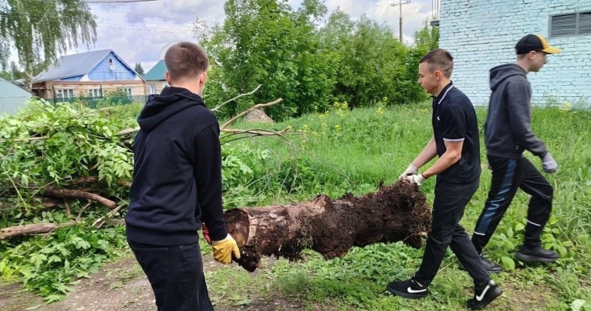 Бывшую усадьбу Струйских в Мордовии очистили от мусора и кустарников 