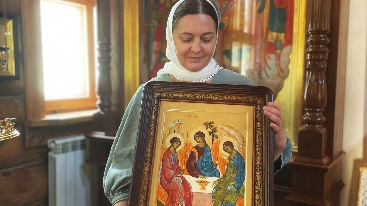 Жительница Саранска подарила храму собственноручно написанную икону Жительница Саранска подарила храму собственноручно написанную икону