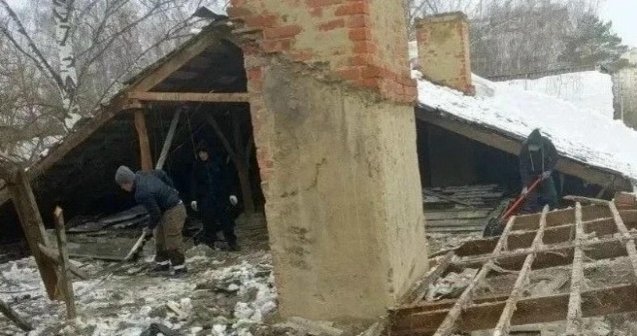 В Саранске на Юго-Западе обрушилась часть крыши многоквартирного дома 