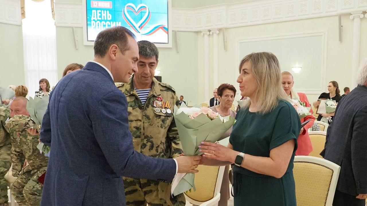 Артём Здунов вручил госнаграды жителям Мордовии Артём Здунов вручил госнаграды жителям Мордовии