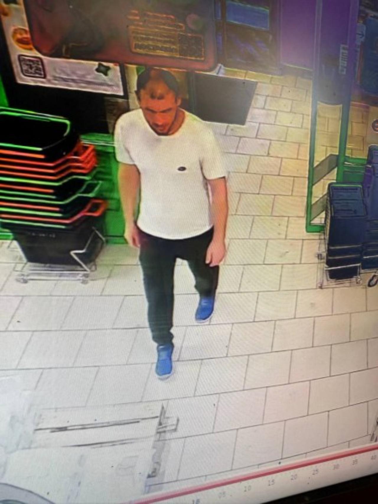 Лысеющий мужчина украл 14 шампуней и средств для волос из магазина в Саранске