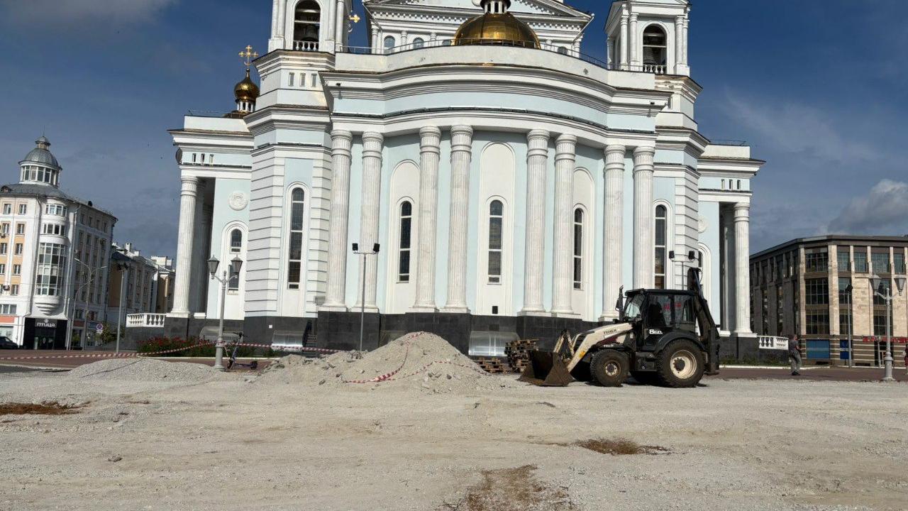 В Саранске начали менять брусчатку вокруг Кафедрального собора Феодора Ушакова В Саранске начали менять брусчатку вокруг Кафедрального собора Феодора Ушакова