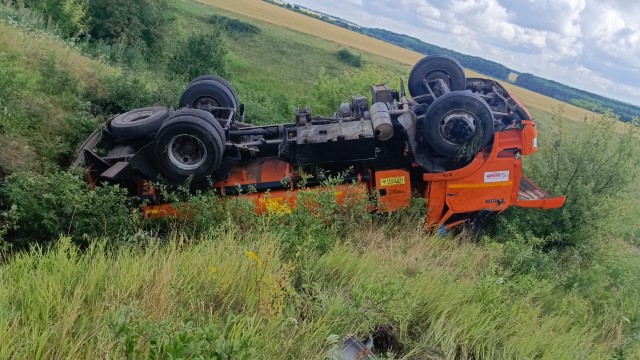 В Мордовии перевернулся пьяный на «КамАЗе» В Мордовии перевернулся пьяный на «КамАЗе»