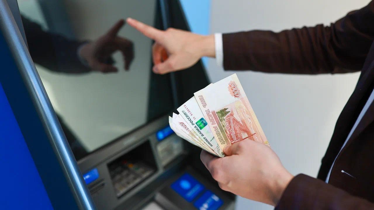 ВТБ: спрос на снятие наличных у россиян снижается ВТБ: спрос на снятие наличных у россиян снижается