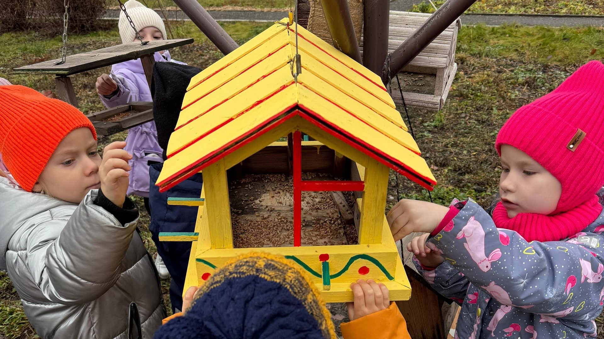 В Саранске Росприроднадзор учит дошколят спасать птиц зимой