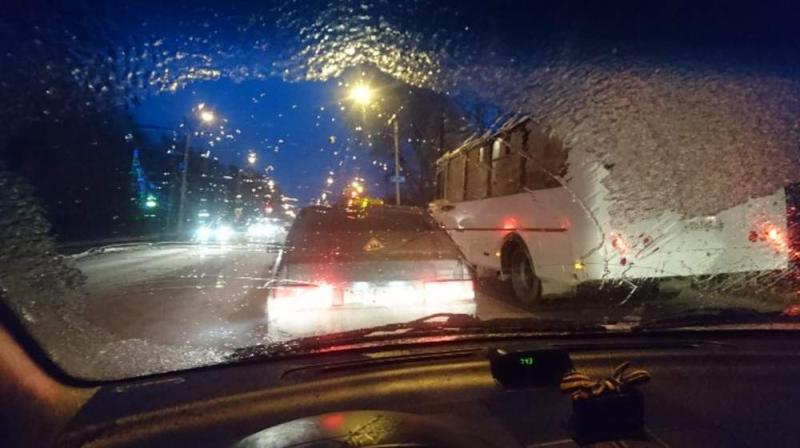Водителей Мордовии предупреждают о сильном ветре и ледяном дожде