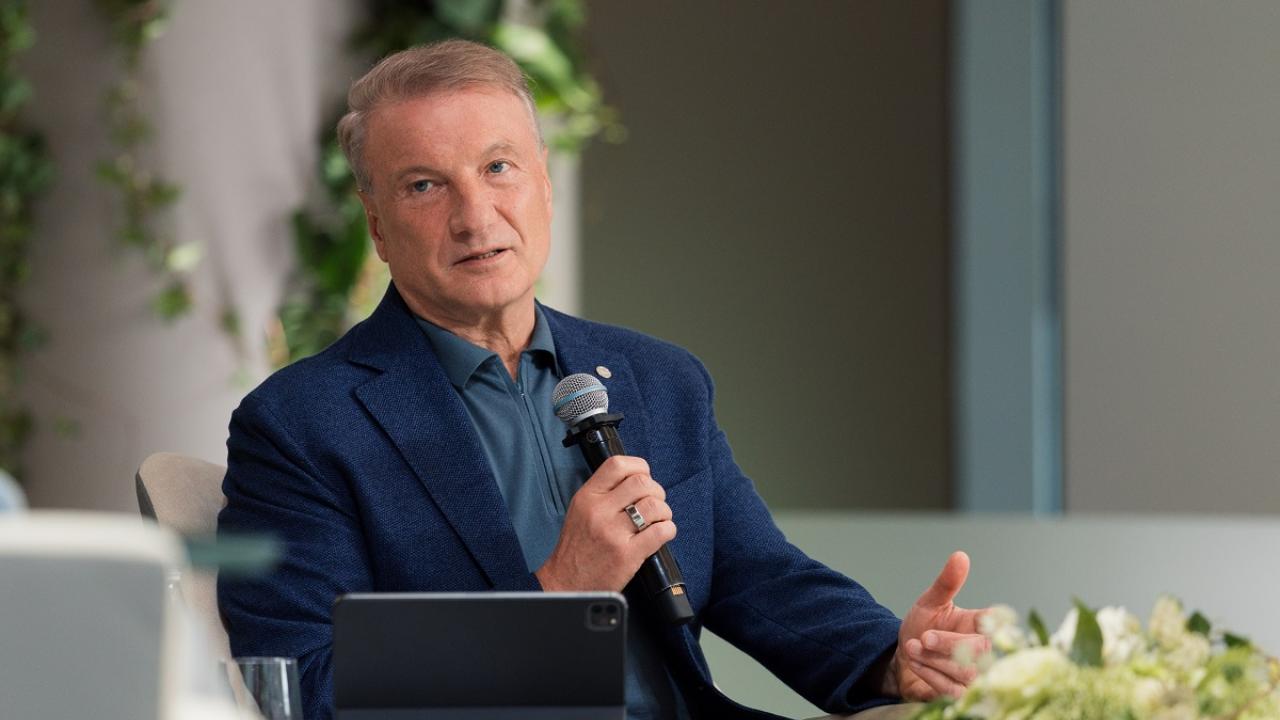 Герман Греф: производительность труда на разных предприятиях одной отрасли отличается в пять раз
