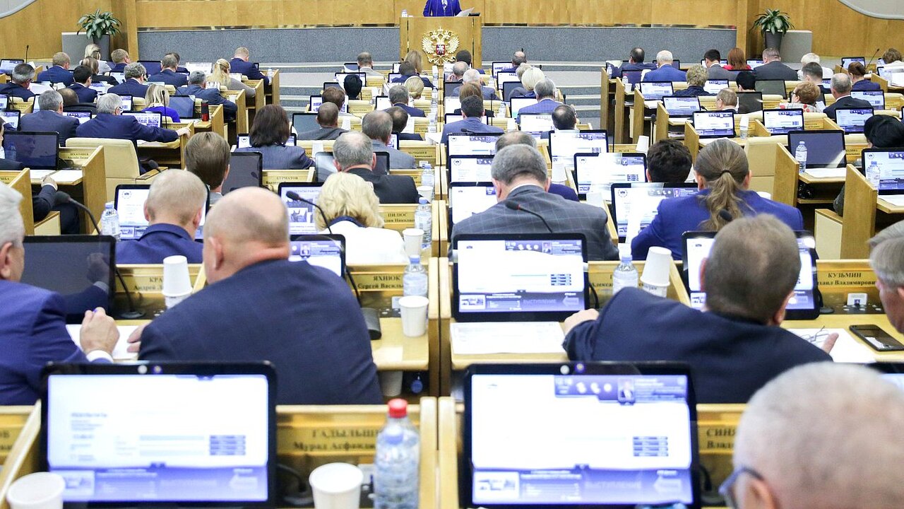 Депутаты обсудили борьбу с «гробиками» и «синими чудовищами» Депутаты обсудили борьбу с «гробиками» и «синими чудовищами»