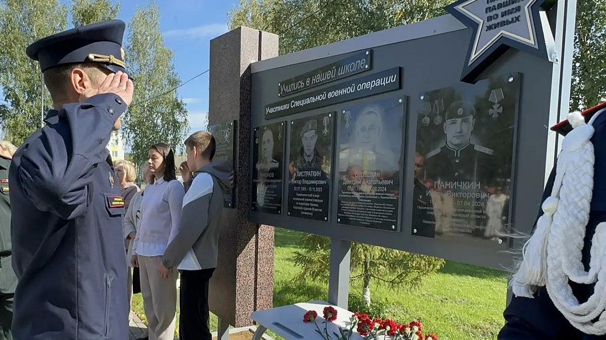 В Кочкуровской школе увековечили память погибшего в ходе СВО выпускника