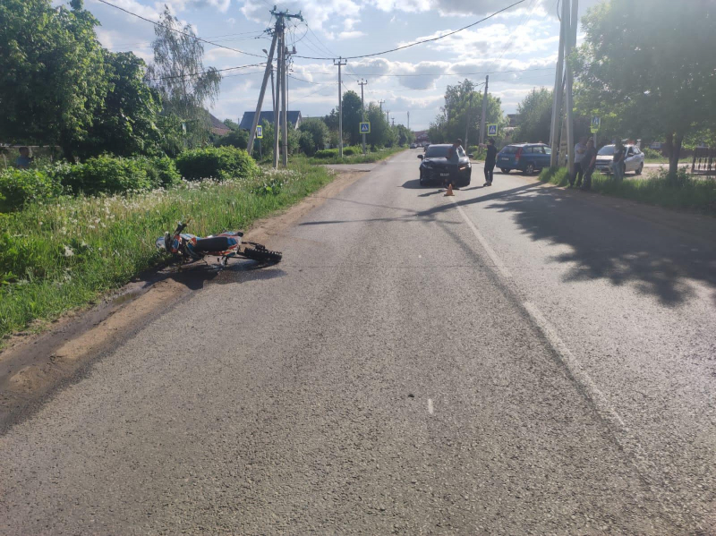 Несовершеннолетний байкер на спортивном мотоцикле протаранил «Тойоту» в Мордовии