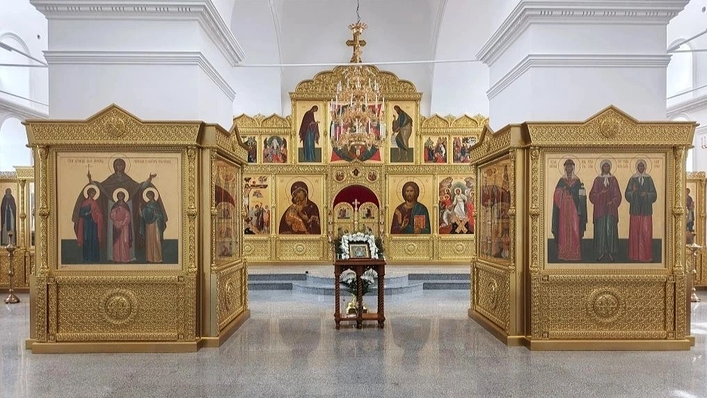 В храме Воскресения Христова установили новый иконостас