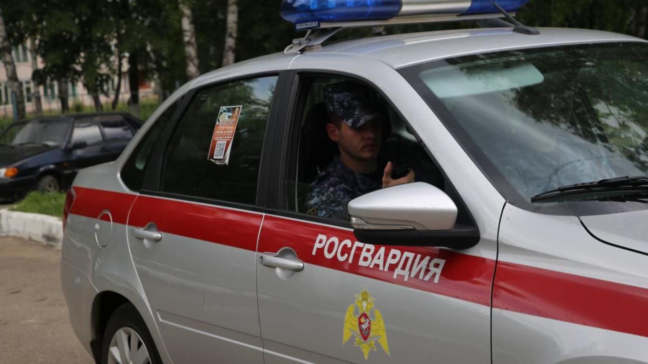В баре Саранска обезвредили пьяного хулигана В баре Саранска обезвредили пьяного хулигана