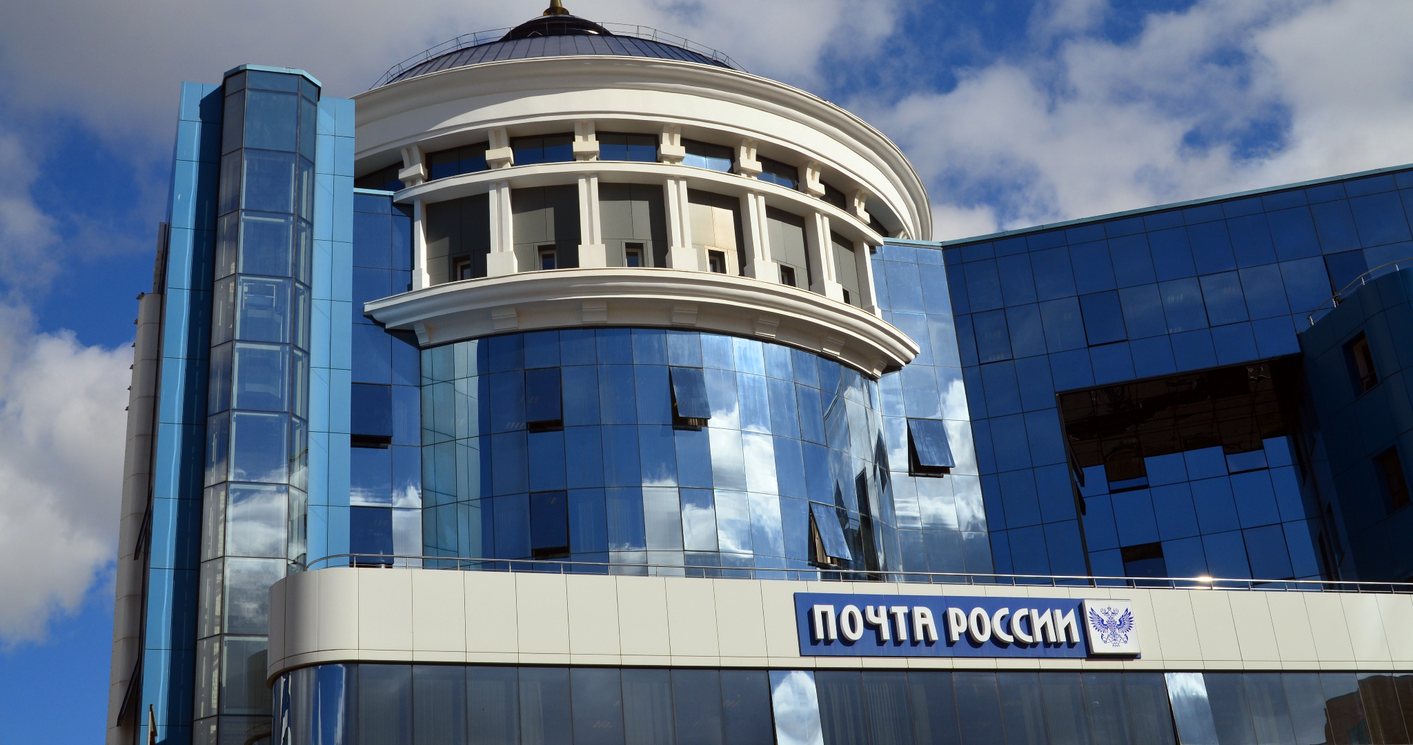 МФЦ и почте разрешили брать до 5 тысяч рублей за приём заявлений на госуслуги 