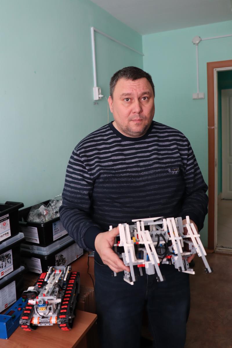 В Мордовии инженер светозавода готовит робоспортсменов
