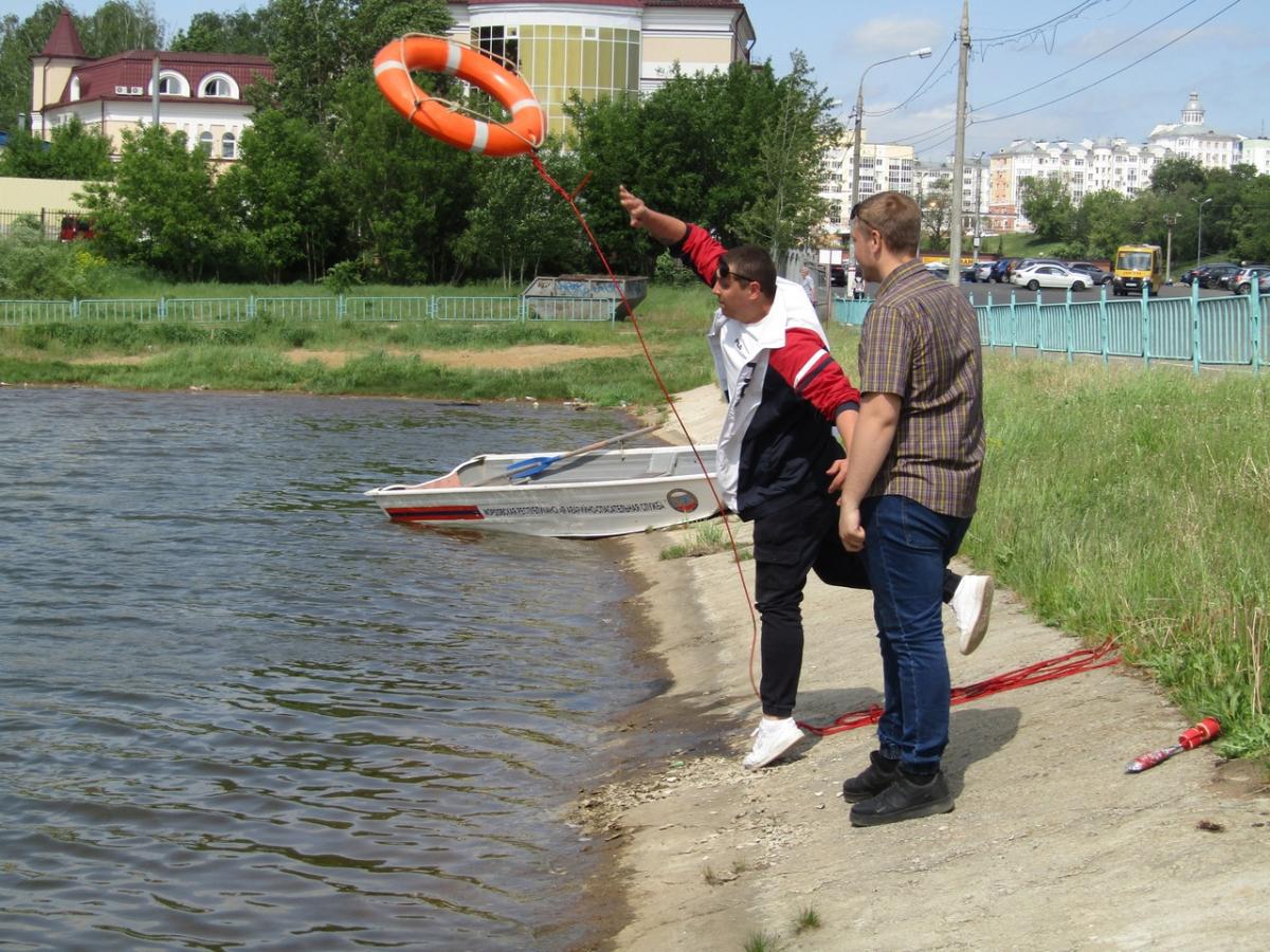 В Саранске тренировались спасатели перед летней работой на водоемах города