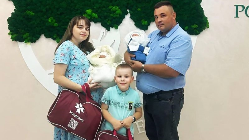 Более 600 семей получили подарки для новорождённых от Главы Мордовии Более 600 семей получили подарки для новорождённых от Главы Мордовии