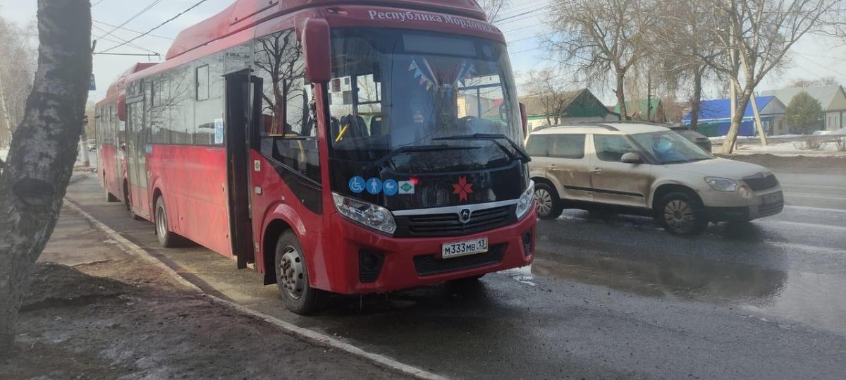 Два новых автобуса «ПАЗ Вектор» столкнулись в Саранске: госпитализирован подросток