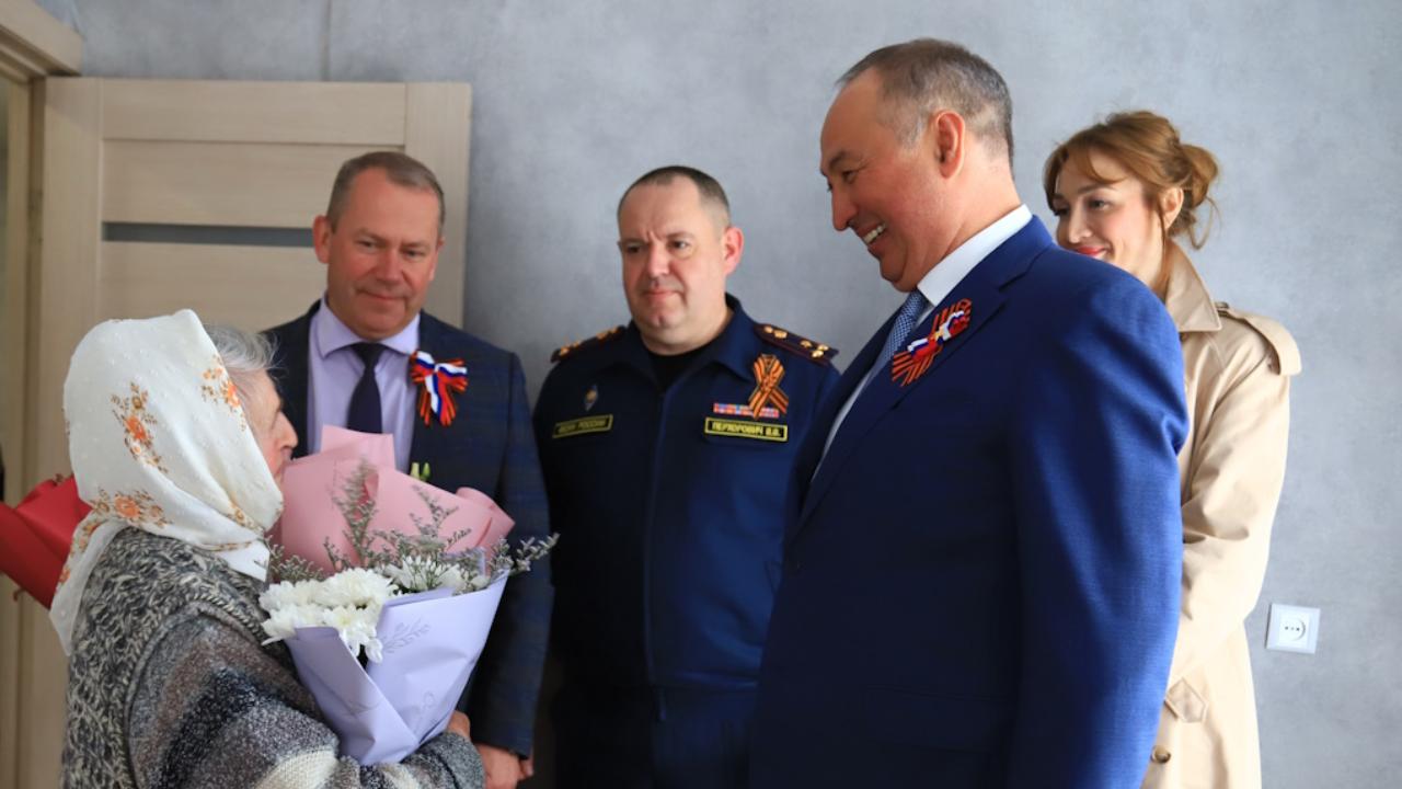 Бывшей узнице немецкого концлагеря из Зубово-Полянского района Мордовии вручили ключи от новой квартиры Бывшей узнице немецкого концлагеря из Зубово-Полянского района Мордовии вручили ключи от новой квартиры