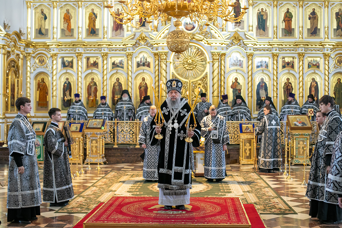 Митрополит Зиновий возвел нового духовника Саранской епархии Митрополит Зиновий возвел нового духовника Саранской епархии