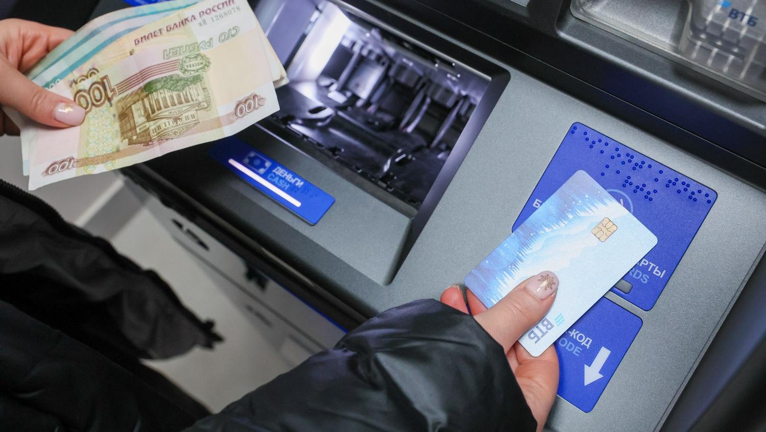 Клиенты ВТБ оформили социальные выплаты на 129 млрд рублей через мобильный банк