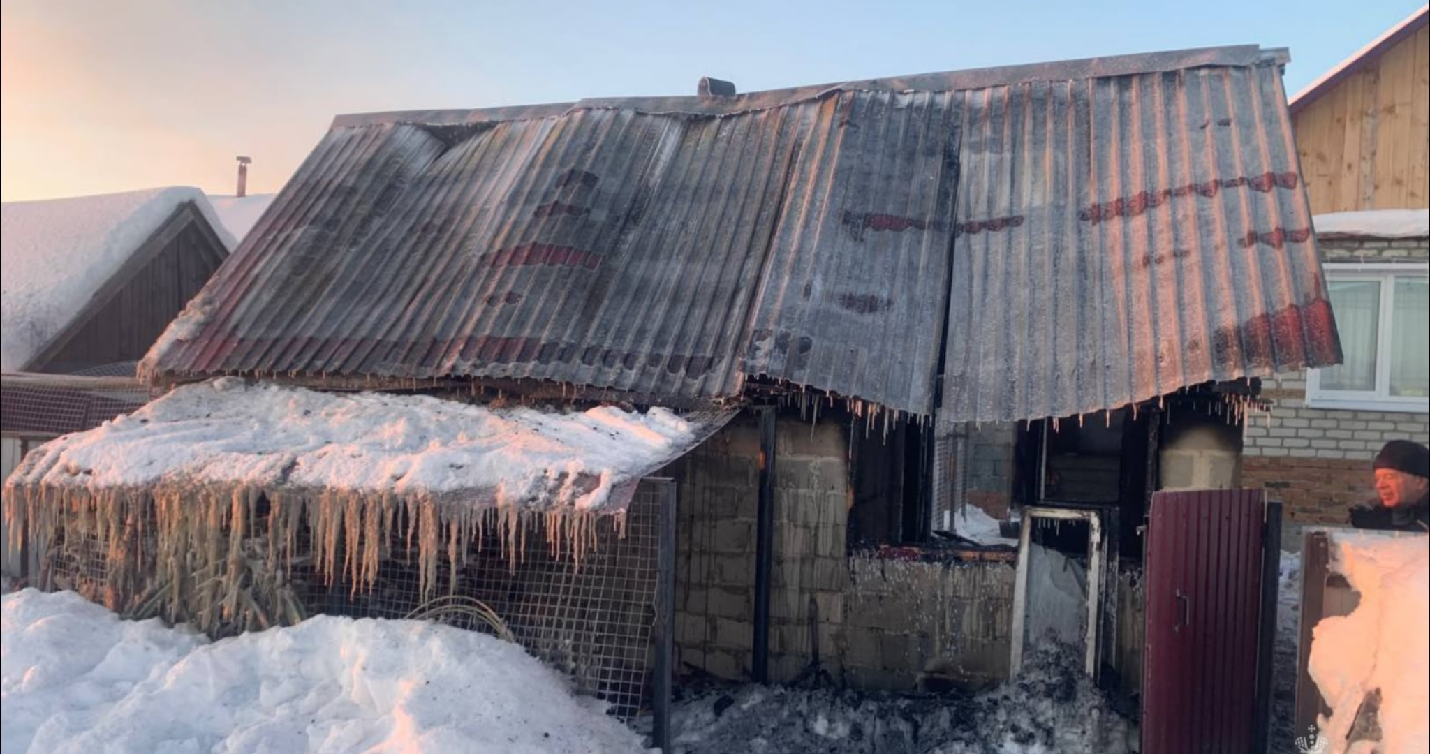 Понедельник два жителя Мордовии начали с тушения пожара 