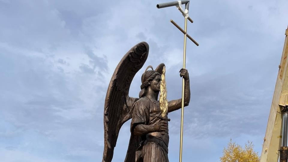 В Мордовии на аллее Веры, Надежды и Любви освятили памятник Архангелу Михаилу