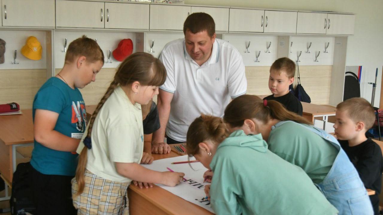 Глава Атяшевского района оценил работу пришкольных лагерей Глава Атяшевского района оценил работу пришкольных лагерей